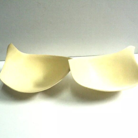 Dritz Solid Molded Bra Cups 1 Pair Fits C/D Cup Cream Swimwear, Formal Wear NEW - Picture 4 of 4